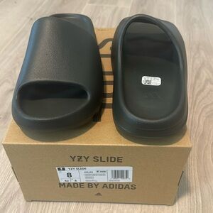 Yeezy Slide - Adidas (US 8)